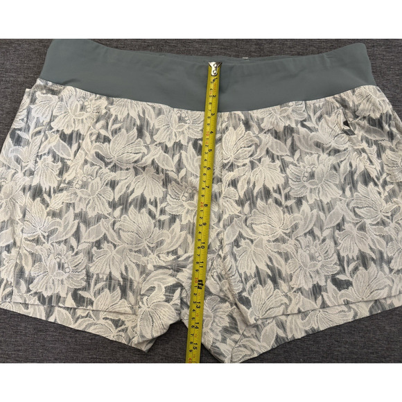 Athleta Trekkie North Short-Ethereal Bloom Magnolia White Size 16 - Picture 4 of 7